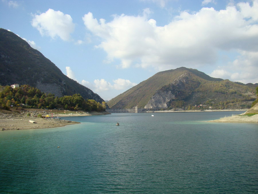 Un giro intorno al Lago del Salto